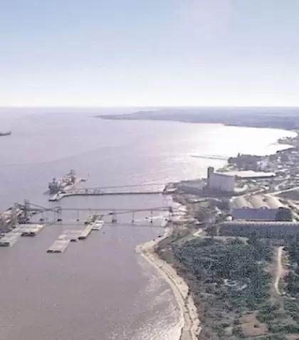 Puerto de Nueva Palmira en Colonia, Uruguay, un importante centro de comercio sudamericano.