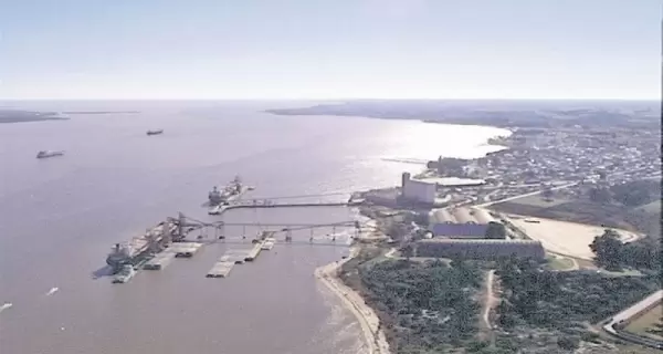 Puerto de Nueva Palmira en Colonia, Uruguay, un importante centro de comercio sudamericano.