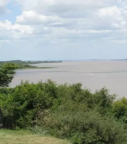 Punta Gorda en Colonia, Uruguay, donde los r�os Paran� y Uruguay se encuentran.