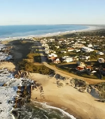 La Pedrera en Rocha, Uruguay: playas, historia y vistas impresionantes.