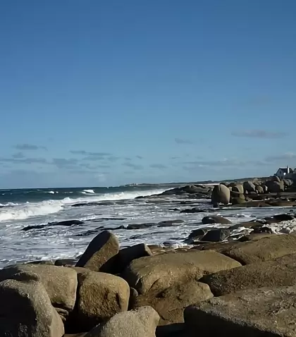 Playa de la Viuda en Punta del Diablo, Uruguay: un rinc�n de comodidad y encanto natural.