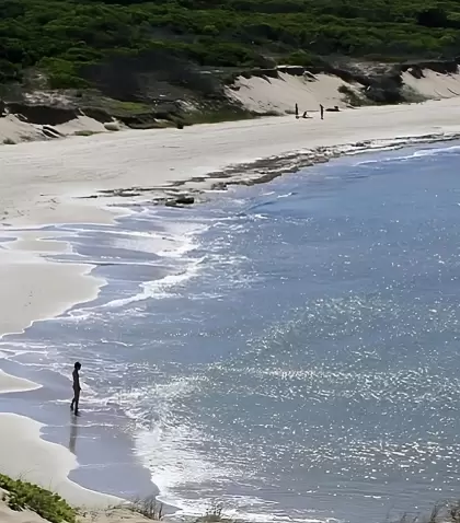 Playa Grande en Punta del Diablo, Uruguay: tranquilidad y naturaleza en Rocha.