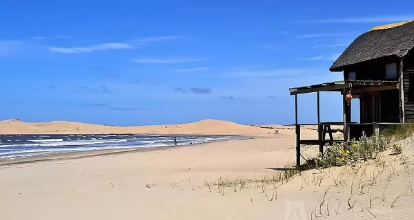 Valizas en Rocha, Uruguay: un destino de aventura con dunas y naturaleza.
