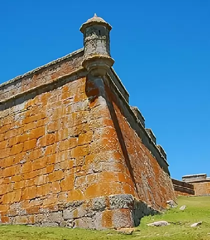 El invern�culo y la fortaleza de Santa Teresa en Rocha, Uruguay: historia y biodiversidad en un entorno �nico.