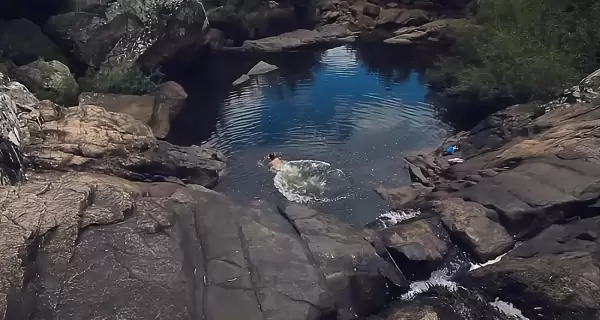 Salto del Penitente en Minas, Uruguay: naturaleza y aventura en una cascada impresionante.