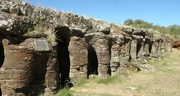 Geoparque Grutas del Palacio en Flores, Uruguay: historia geol�gica y paisaje natural �nico.