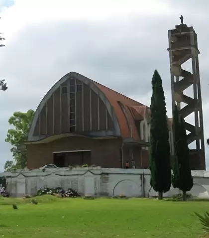 Iglesia de la Virgen de las Flores en La Floresta, Uruguay: un espacio de fe y devoci�n en la Costa de Oro.