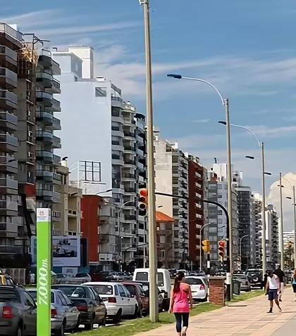 Punta Carretas, en Montevideo, Uruguay: un barrio de historia, cultura y naturaleza.