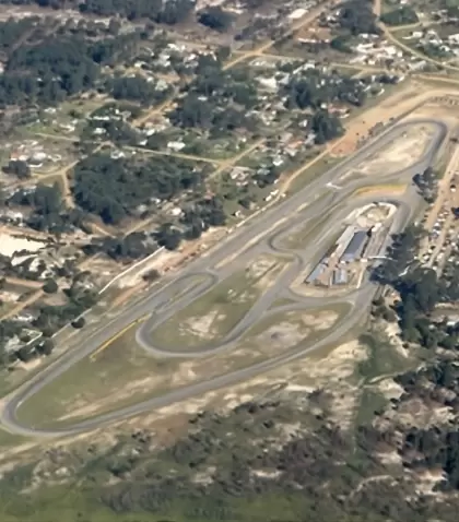 Aut�dromo V�ctor Borrat Fabini en El Pinar, Uruguay: el centro del automovilismo y la emoci�n en la Costa de Oro.