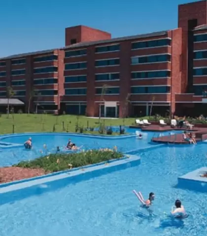 Termas del Arapey en Salto, Uruguay: el complejo termal m�s antiguo del pa�s, con aguas terap�uticas y modernas instalaciones.