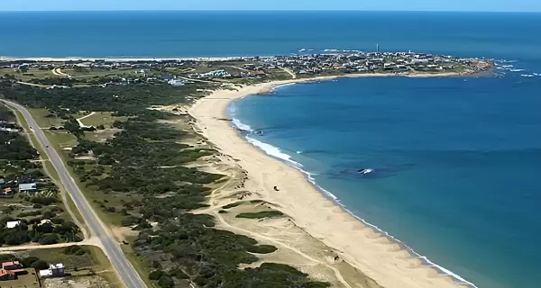 Jos� Ignacio en Uruguay: un aut�ntico para�so tropical con playas v�rgenes y gastronom�a local.