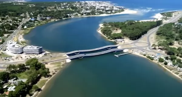 La Barra en Uruguay: un destino bohemio y playero con playas, surf y un ambiente relajado cerca de Punta del Este.