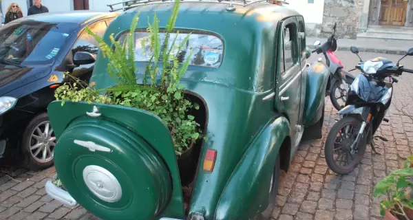 colonia del sacramento, coche viejo, uruguay