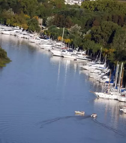 Recorre el Encantador Puerto de Yates de Carmelo