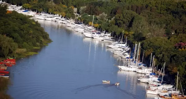 Recorre el Encantador Puerto de Yates de Carmelo