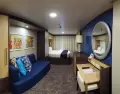 Camarote privado con ventana en un crucero: comodidad, vista al mar y relax desde tu propia habitaci�n.