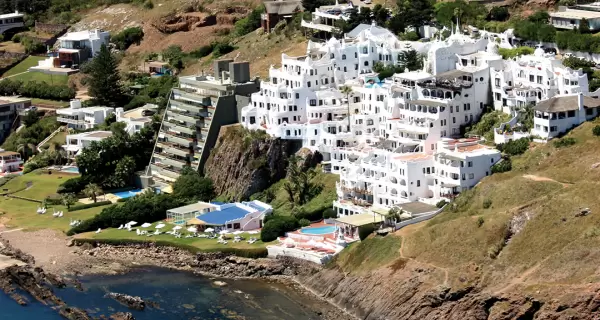 Punta Ballena combina arte, arquitectura y paisajes naturales �nicos en el litoral de Maldonado.