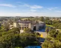 El Real de San Carlos conserva la memoria y el esplendor de uno de los proyectos tur�sticos m�s singulares del Uruguay.
