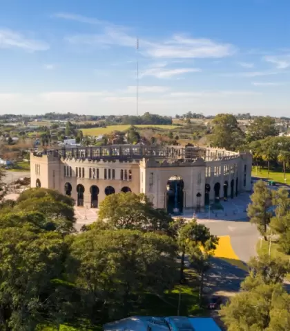 El Real de San Carlos conserva la memoria y el esplendor de uno de los proyectos tur�sticos m�s singulares del Uruguay.