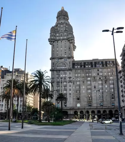 Montevideo conserva su legado hist�rico en cada edificio, plaza y calle del casco antiguo.
