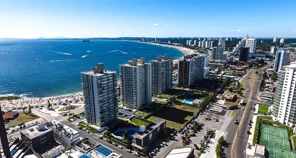 Punta del Este ofrece miradores, puerto y experiencias culturales que completan la visita m�s all� de la playa.