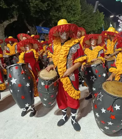 El Carnaval de Artigas es uno de los m�s intensos y coloridos del Uruguay, con fuerte influencia del samba.