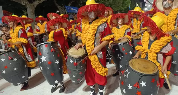El Carnaval de Artigas es uno de los m�s intensos y coloridos del Uruguay, con fuerte influencia del samba.