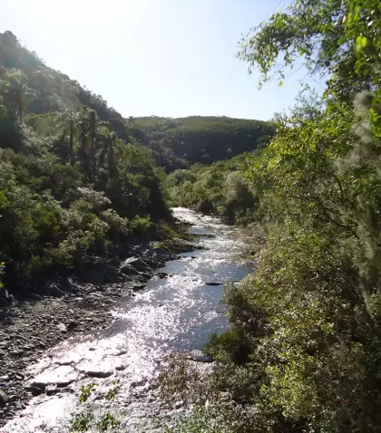 El turismo aventura en Uruguay combina senderos, agua y experiencias activas en entornos naturales.