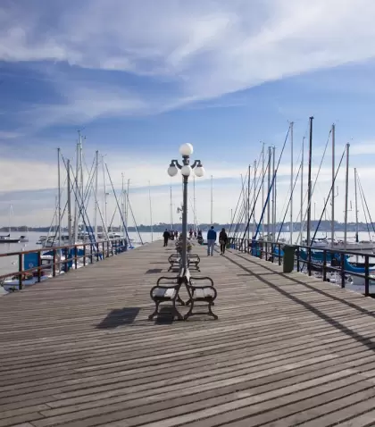 En verano, Colonia del Sacramento invita a explorar playas, naturaleza y entorno rural m�s all� del casco hist�rico.