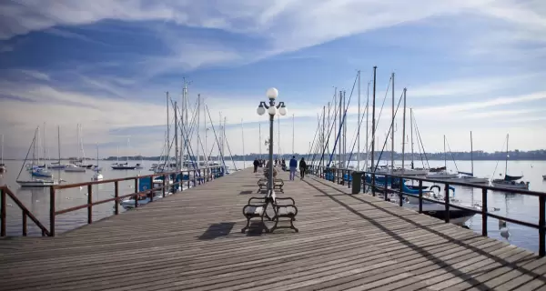 En verano, Colonia del Sacramento invita a explorar playas, naturaleza y entorno rural m�s all� del casco hist�rico.