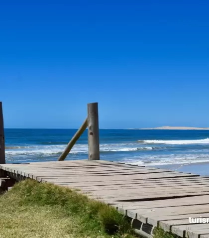 Rocha conserva playas amplias y tranquilas que permiten disfrutar enero con calma.