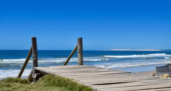 Rocha conserva playas amplias y tranquilas que permiten disfrutar enero con calma.