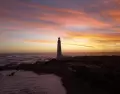 El atardecer sobre la costa es un ritual del verano en Uruguay.