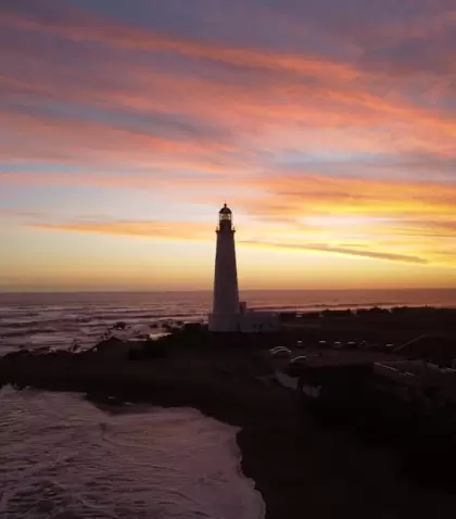 El atardecer sobre la costa es un ritual del verano en Uruguay.