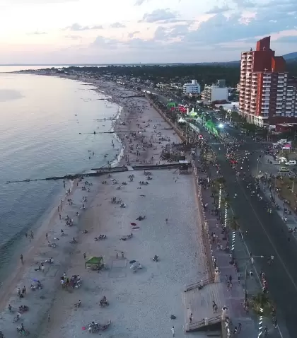 Muchas de estas playas tranquilas ofrecen atardeceres tranquilos para disfrutar