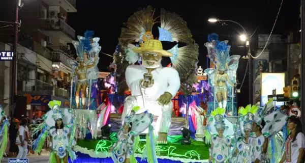 El Carnaval de Artigas combina ritmo, color e identidad fronteriza.