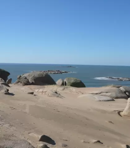 Playas abiertas y naturaleza en la costa atl�ntica.