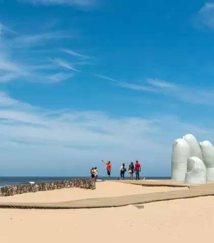 Playas, cultura y arquitectura se combinan en Punta del Este.