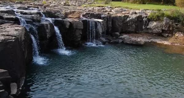 Rivera combina paisajes de quebradas, cerros y cursos de agua.