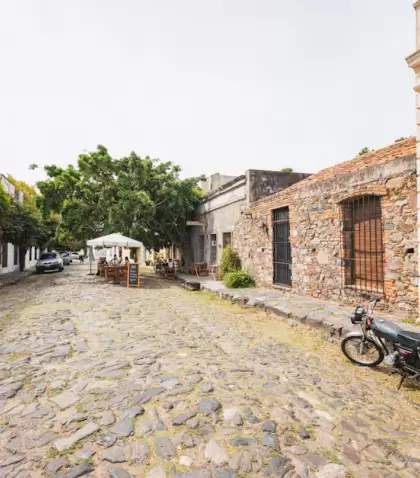 Colonia para un fin de semana con calles empedradas del Barrio Hist�rico