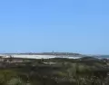 Vista del Cabo Polonio con faro, dunas y mar.