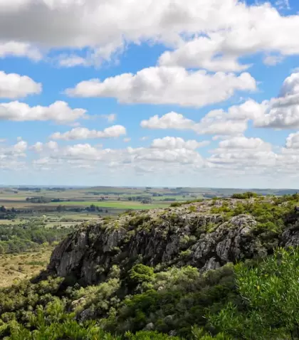 En zonas como Lavalleja o el norte del pa�s, el oto�o transforma por completo la experiencia al aire libre.