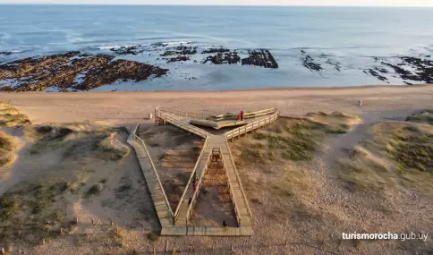 El paisaje de Rocha funciona igual porque el atractivo se disfruta en calma.