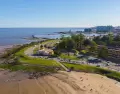 Uruguay combina tranquilidad, distancias cortas y paisajes ideales para quienes disfrutan viajar solos.