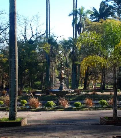 El Bot�nico tiene una mezcla bastante interesante entre parque urbano y colecci�n vegetal.