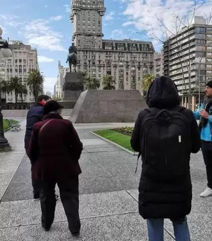 El encanto de Montevideo aparece en las pausas, las caminatas y el clima cotidiano.