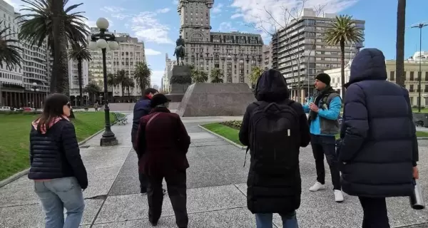 El encanto de Montevideo aparece en las pausas, las caminatas y el clima cotidiano.
