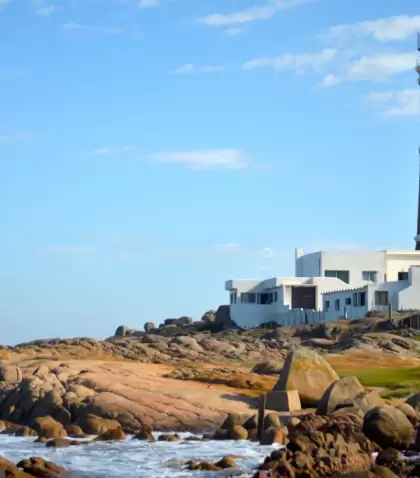 Las playas dejan de ser escenario de temporada y vuelven a ser paisaje.