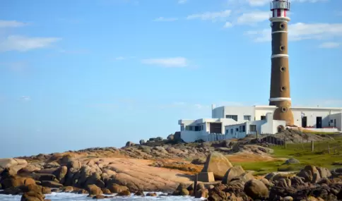 Las playas dejan de ser escenario de temporada y vuelven a ser paisaje.