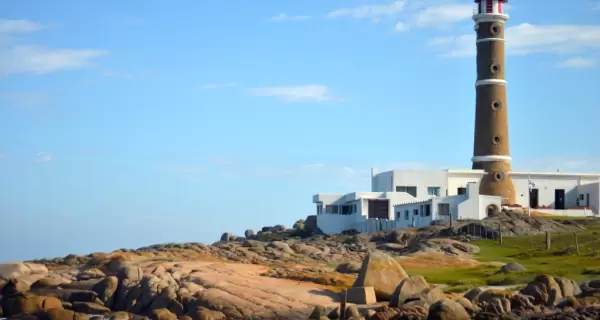 Las playas dejan de ser escenario de temporada y vuelven a ser paisaje.